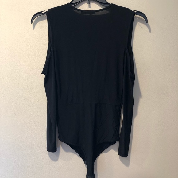 Boohoo tall fit black cold shoulder deep V long sleeved bodysuit, size 6 US. - Picture 4 of 7